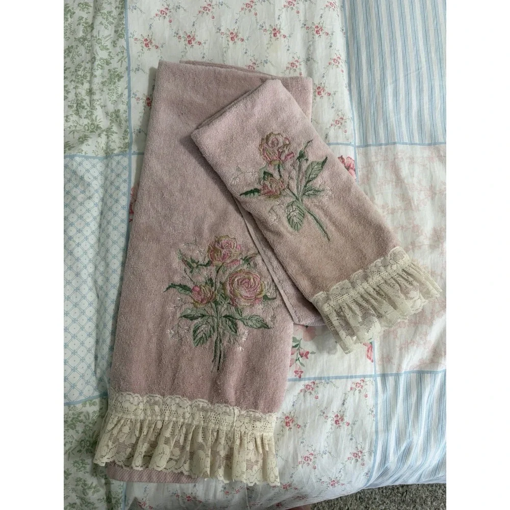 RA Briggs USA Set Bath Hand Towel Rose Flower Eyelet Lace Ruffle Light Pink Vtg